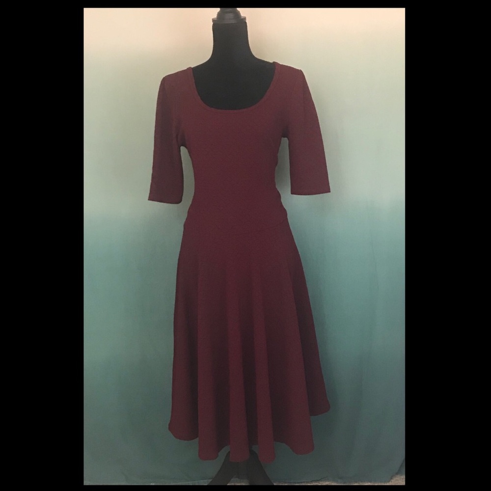 Lula Roe xl Nicole in burgundy